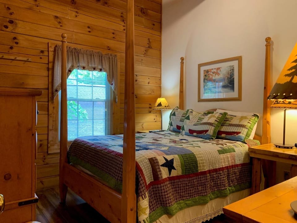 ER65 - Eagles Point - Great location, Close to all the action! cabin Cabin in Pigeon Forge