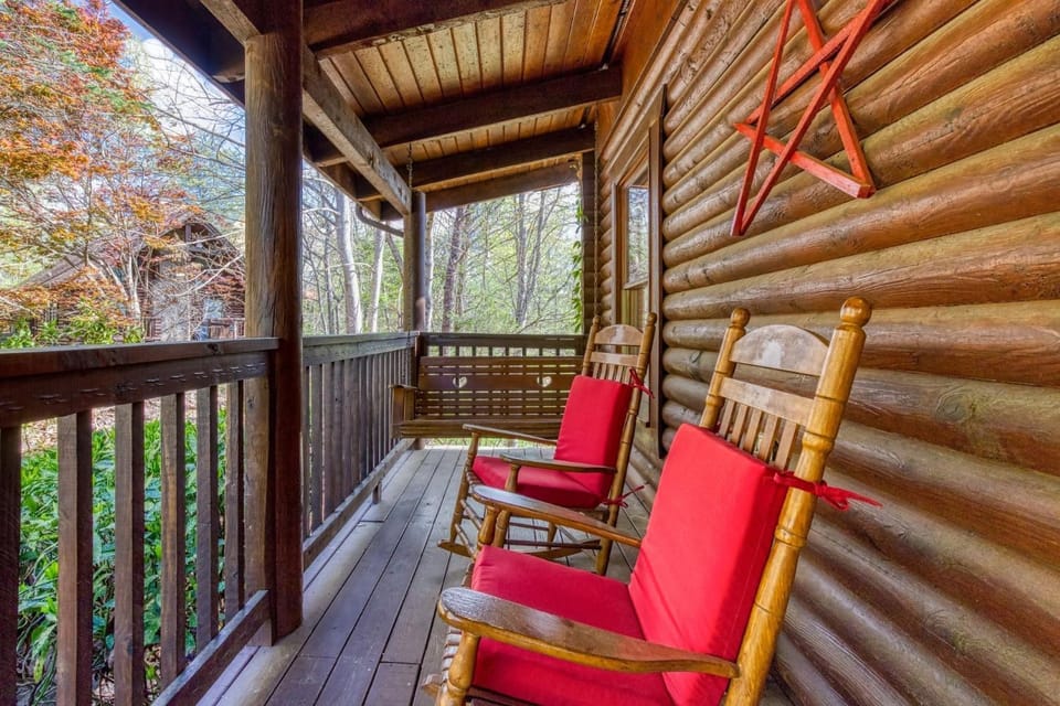 ER20 - Eagles Roost - Great location! - Close to town! cabin Cabin in Pigeon Forge