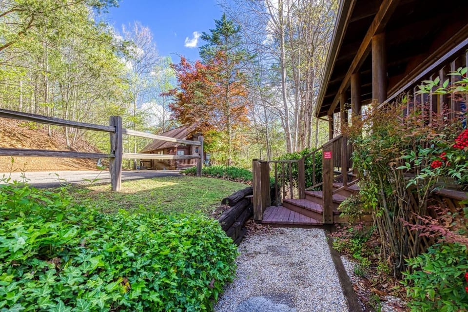 ER20 - Eagles Roost - Great location! - Close to town! cabin Cabin in Pigeon Forge
