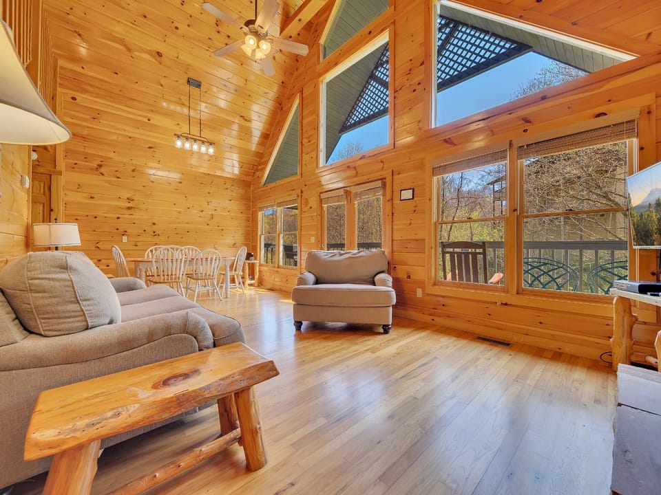 Tranquility - Quiet and Comfortable Cabin! Close to the Tanger Outlet Shopping cabin Cabin in Sevierville
