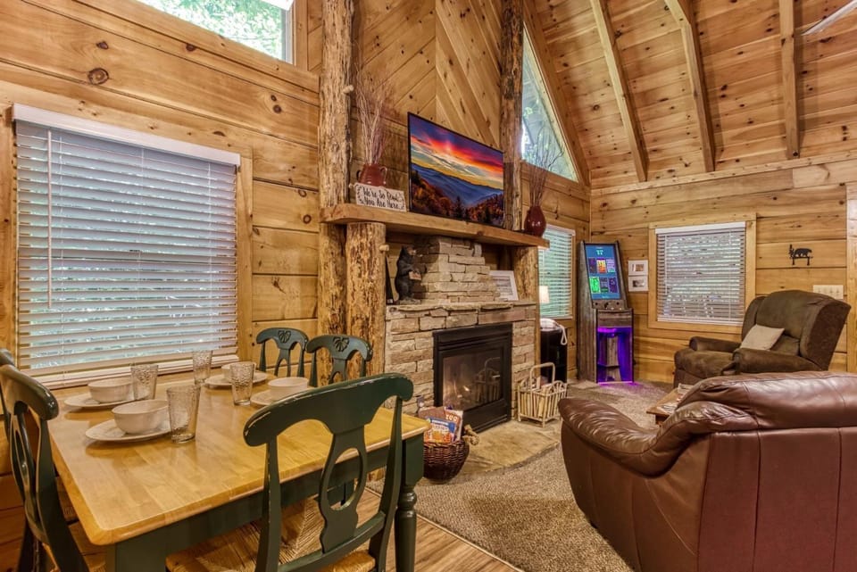 Living room, Seating area, Dining area, Evening entertainment, flat iron