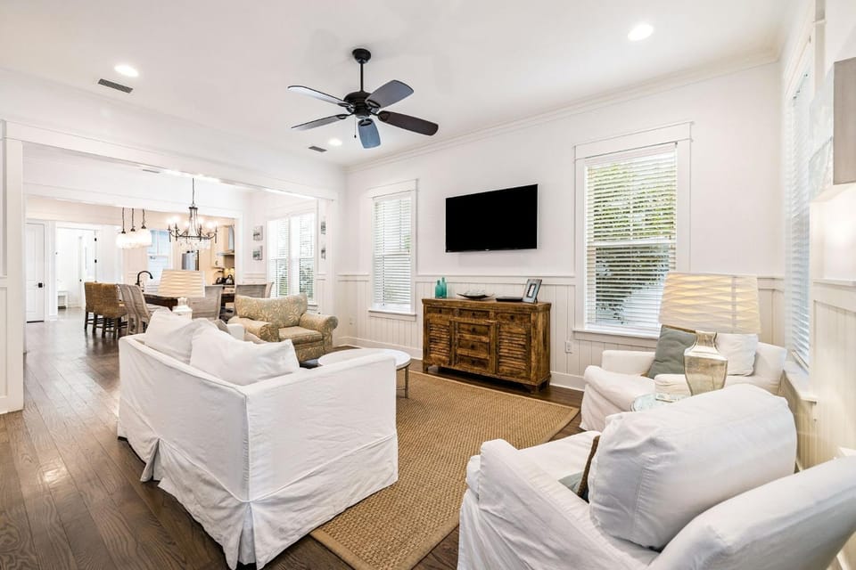 'Seas the Day' in WaterColor Beach 5 Bdrm Slps 10- Steps to Dragonfly Pool! home House in Seagrove Beach