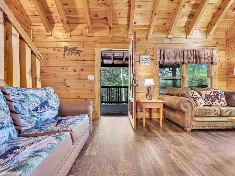 ER93 - Pirate's Cove - Great Location! Close to All the Action! cabin Cabin in Pigeon Forge