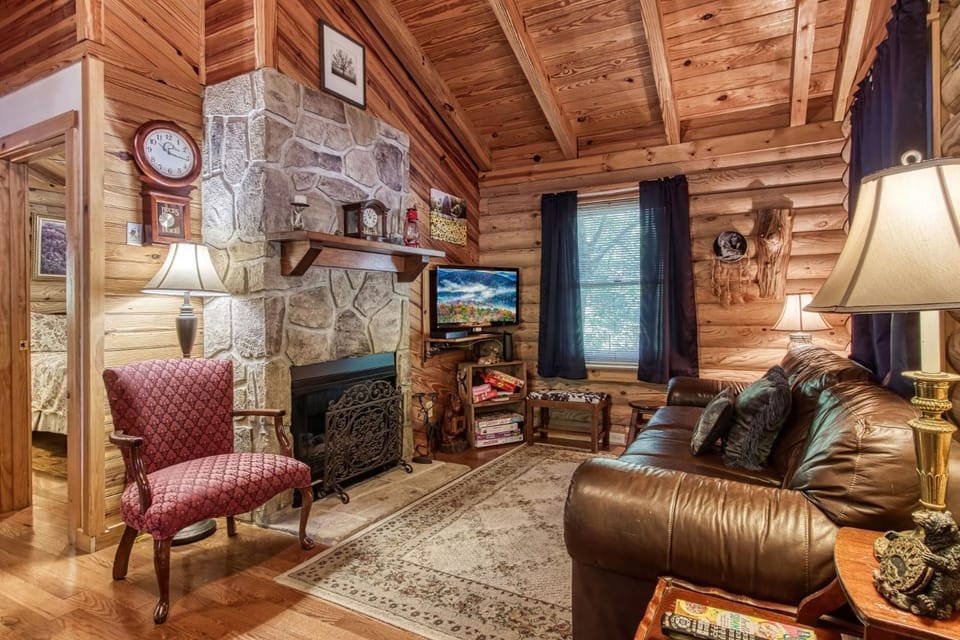 ER44 - Rising Eagle - Great Location! Close To Town! cabin Cabin in Pigeon Forge