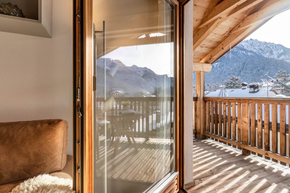 Day, Natural landscape, View (from property/room), Balcony/Terrace, Mountain view