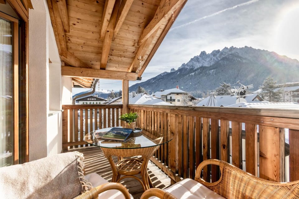 Day, Natural landscape, Winter, View (from property/room), Balcony/Terrace, Mountain view