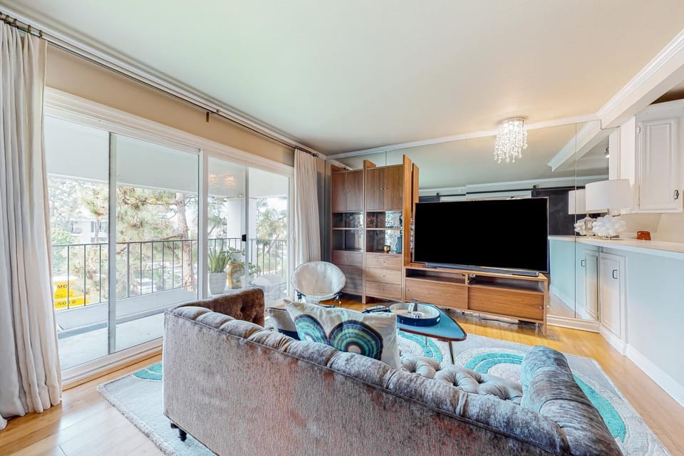 Rock, Roll, & Relax Apartment in Newport Beach