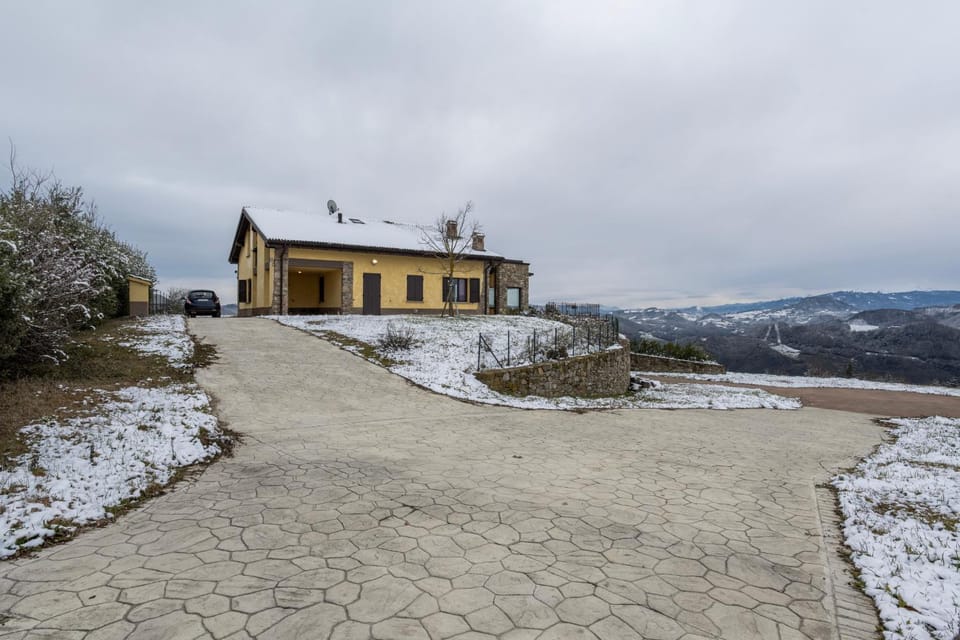 Villa Cavalieri in Vedriano Villa in Emilia-Romagna