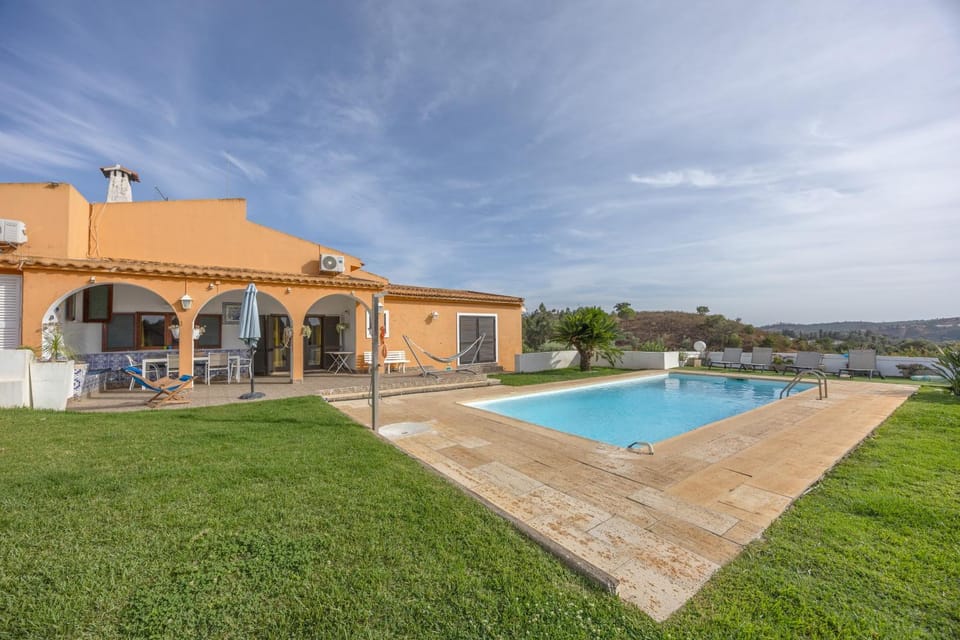 Vila Portimão T5 com Piscina House in Portimao