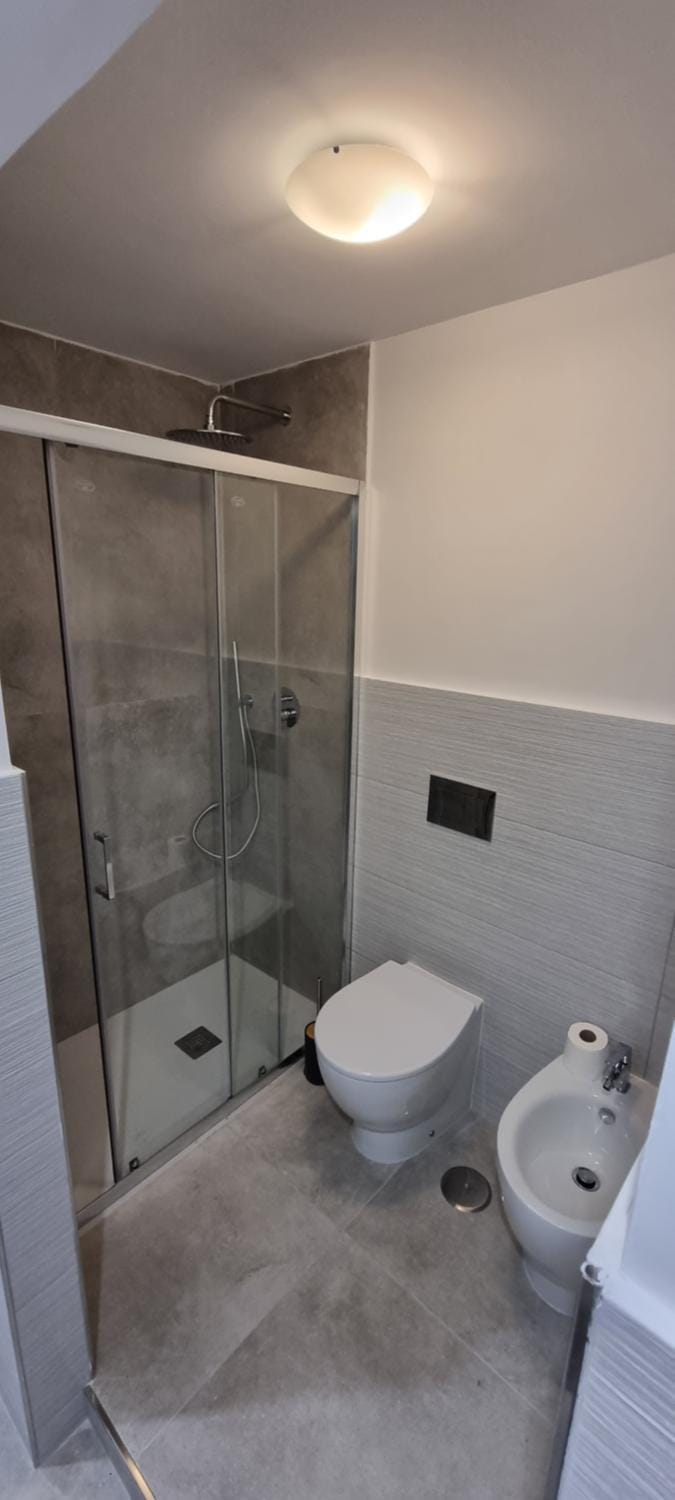 Shower, Toilet, bidet