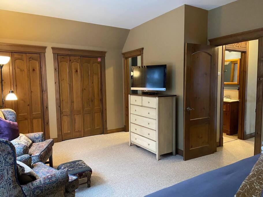 TV and multimedia, Bedroom, storage