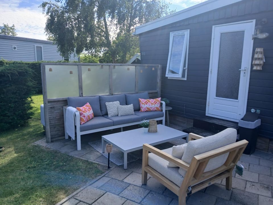 Chalet Joy aan Zee Campground/ 
RV Resort in Friesland, Netherlands