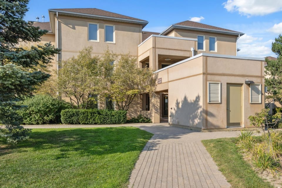Village Central at Blue by Property Valet House in Grey Highlands