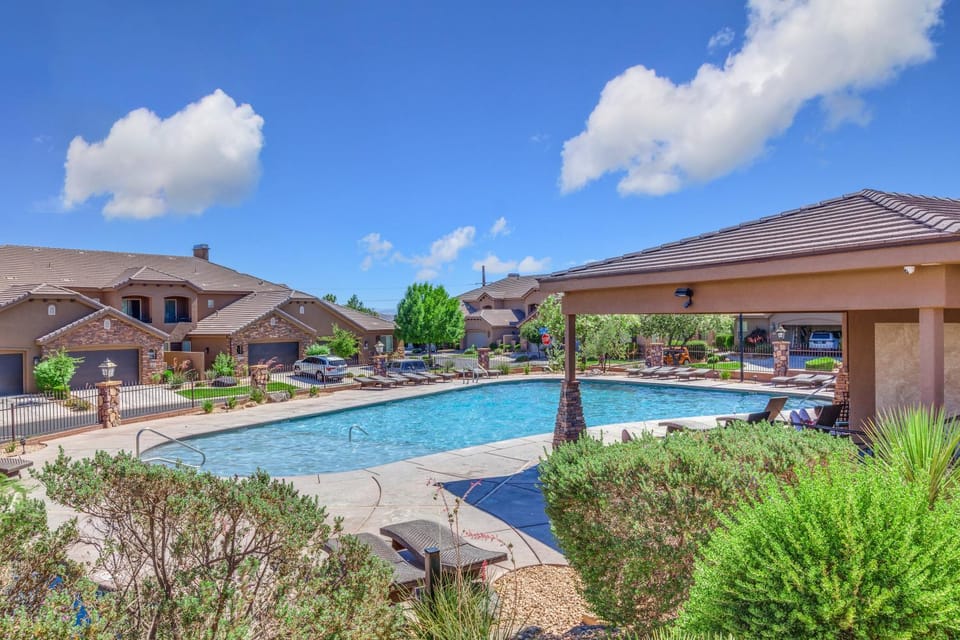 Coral Ridge 1889 Golf Course View, Spacious yard House in Washington