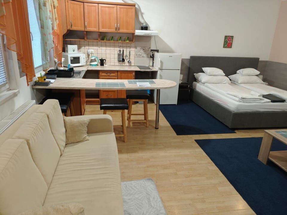Kettő Ciprus Apartman Apartment in Hungary