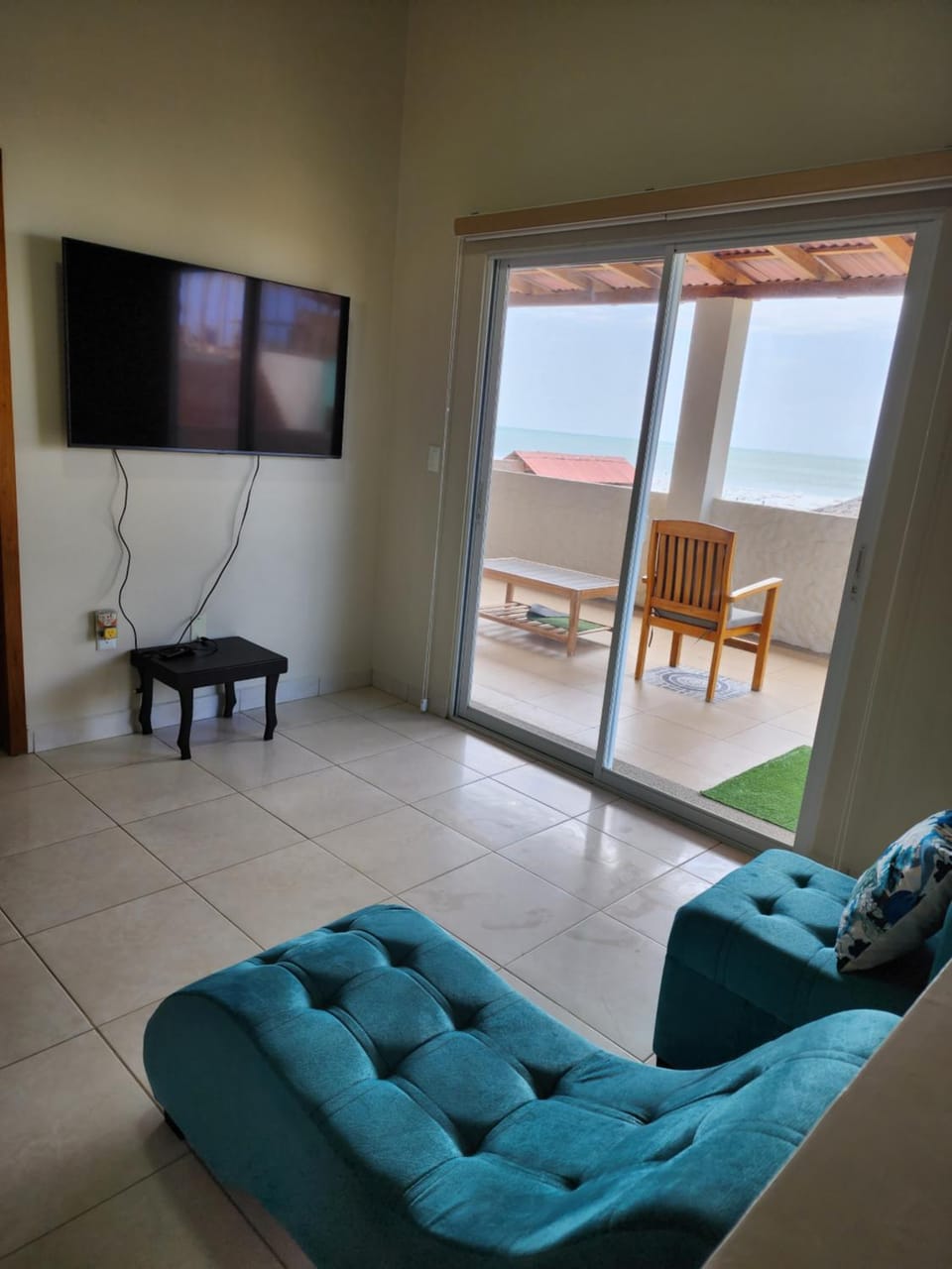Communal lounge/ TV room, TV and multimedia, Sea view