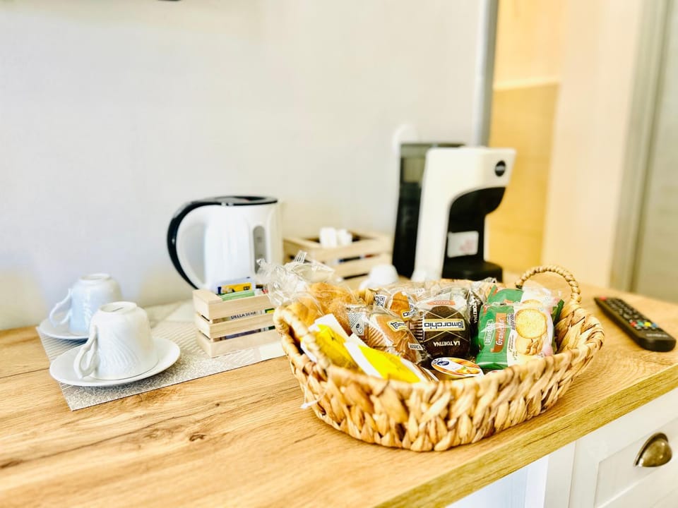 Coffee/tea facilities, Breakfast, Continental breakfast