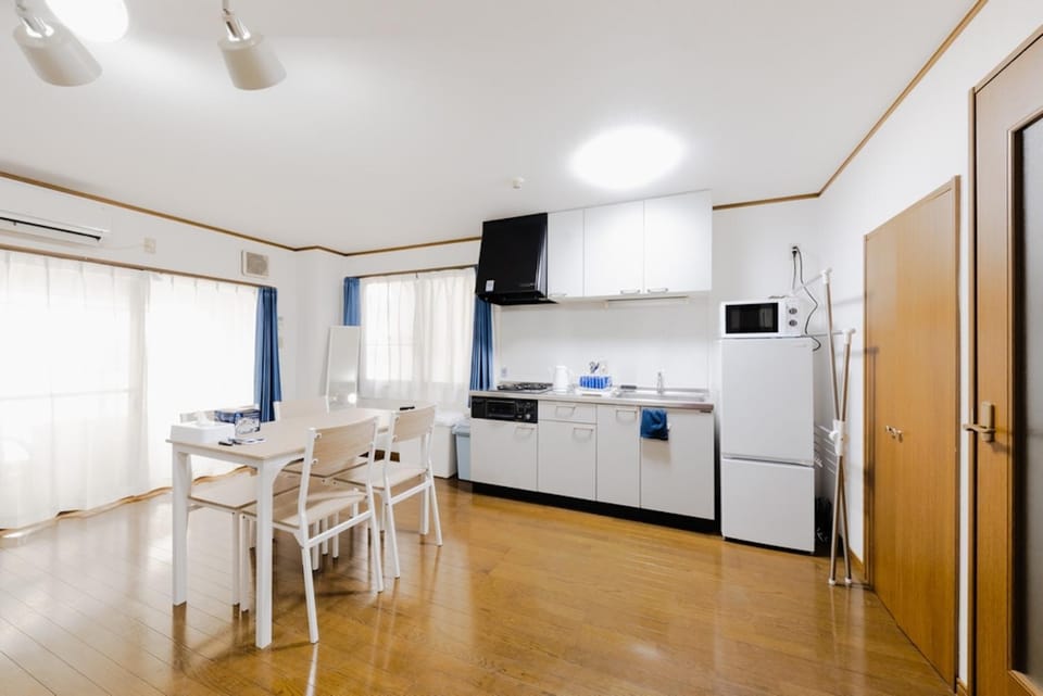 Dining area, minibar
