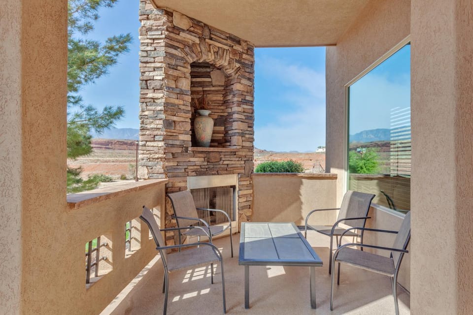 Coral Springs Resort H2 Brand New Home, Community Pool, Outdoor Fireplace, and Near Sand Hollow House in Washington