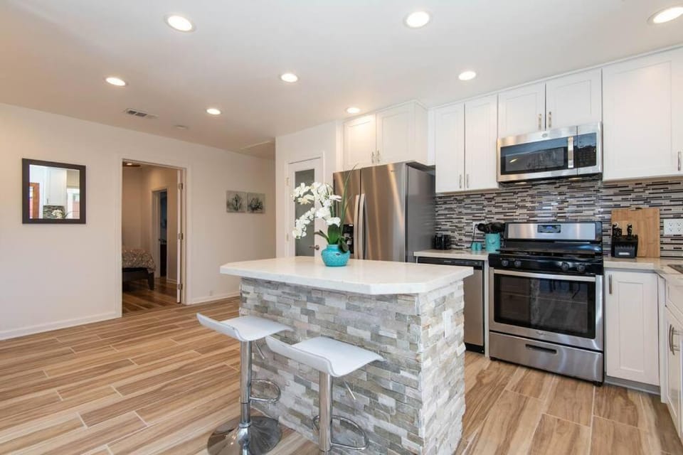 Joshua TreeYucca Valley Sunset Desert Retreat 6425 House in Joshua Tree