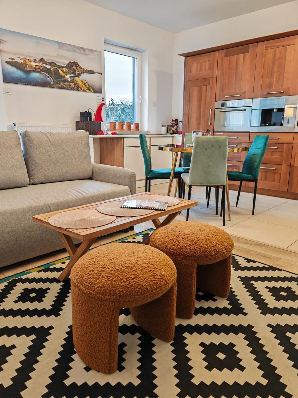 Kitchen or kitchenette, Living room, Seating area, Dining area, minibar, pet friendly