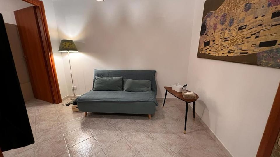 Bed, Living room