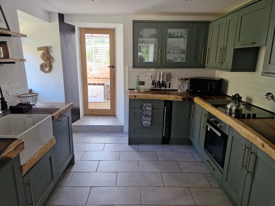 dishwasher, minibar, pet friendly, toaster, kitchen