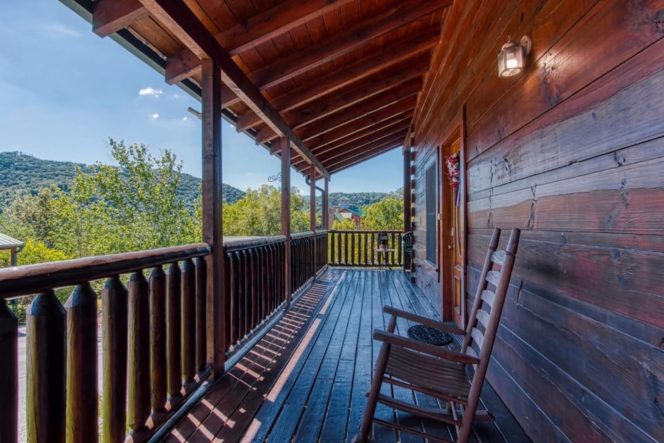 ERN850 - SIMPLY THE BEST - GREAT LOCATION - CLOSE TO ALL THE ACTION! cabin Cabin in Pigeon Forge