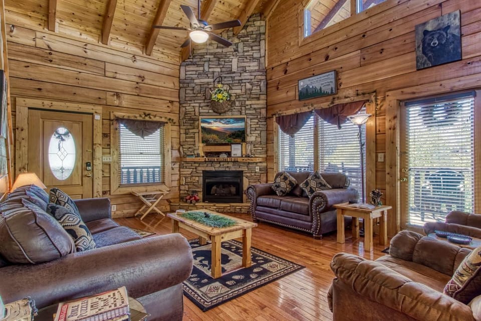 ERN850 - SIMPLY THE BEST - GREAT LOCATION - CLOSE TO ALL THE ACTION! cabin Cabin in Pigeon Forge