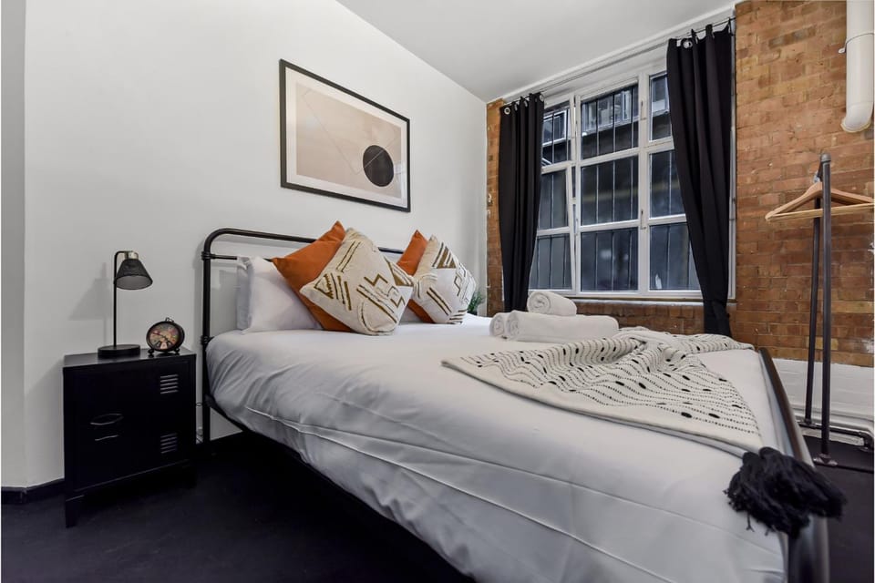 Bed, View (from property/room), Photo of the whole room, Bedroom, City view
