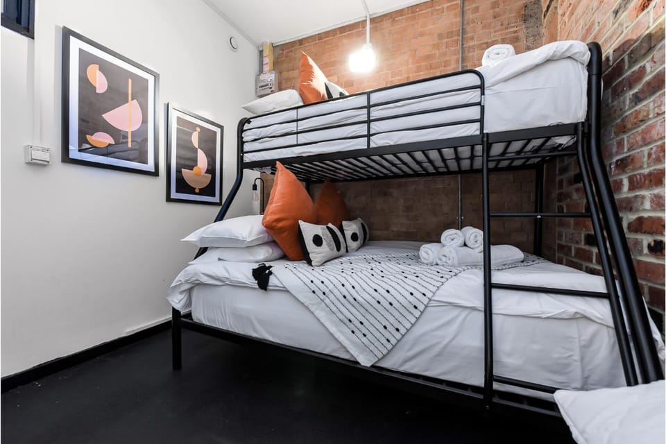 Bed, Photo of the whole room, Bedroom, bunk bed, towels