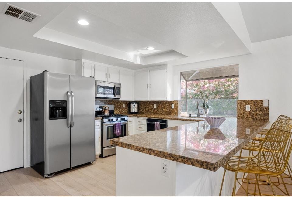 Kitchen or kitchenette, Breakfast, dishwasher, oven, stove