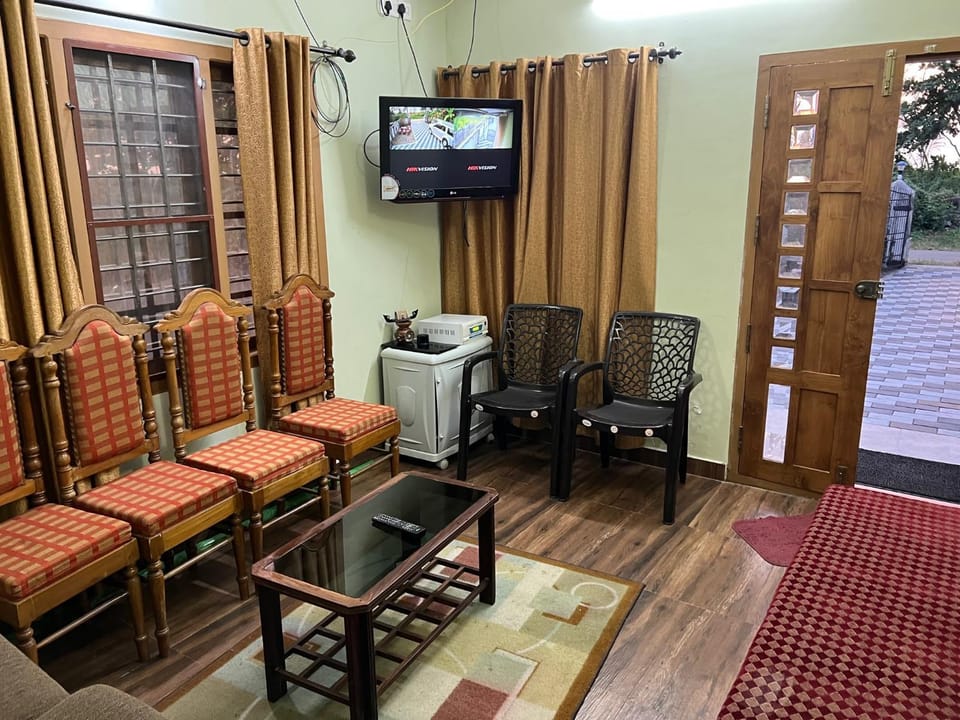 Communal lounge/ TV room, Living room, Seating area