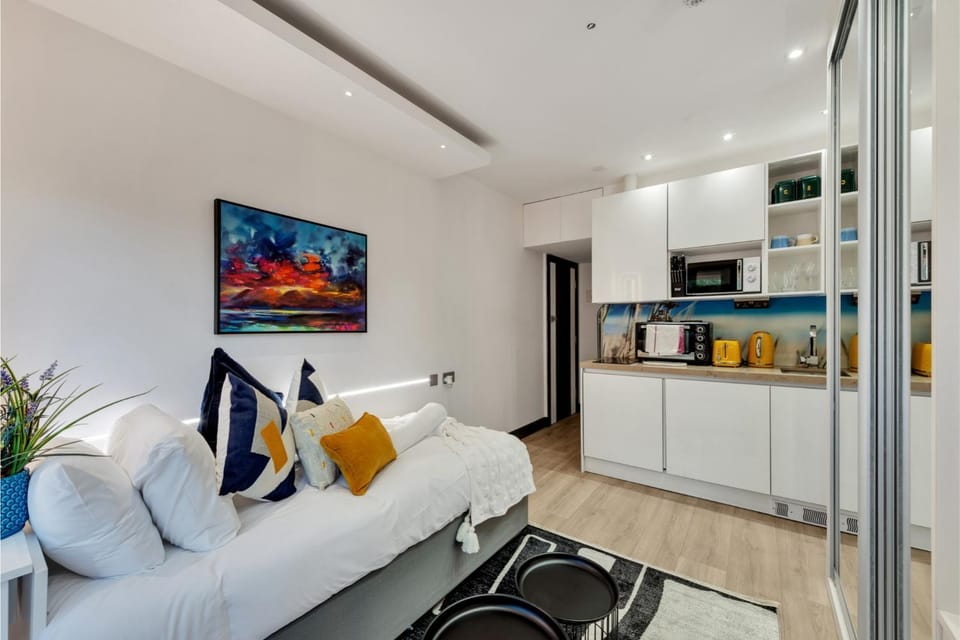 Bed, TV and multimedia, Kitchen or kitchenette, Bedroom, minibar, stove