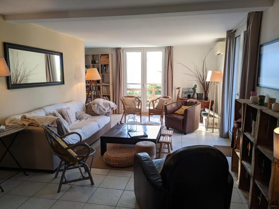 Living room, Mountain view, Mountain view