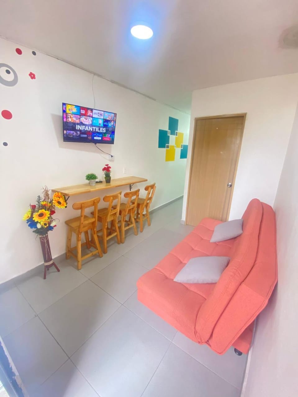 22 AMPLIO APARTAMENTO 150 mts con BALCON 3 HABIT eN LAURELES ESTADIO Apartment in Medellin