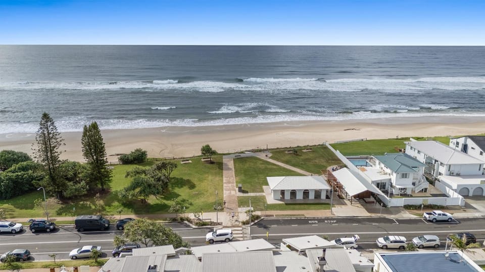 Lennox Head Waves Beachfront Penthouse Apartment in Lennox Head