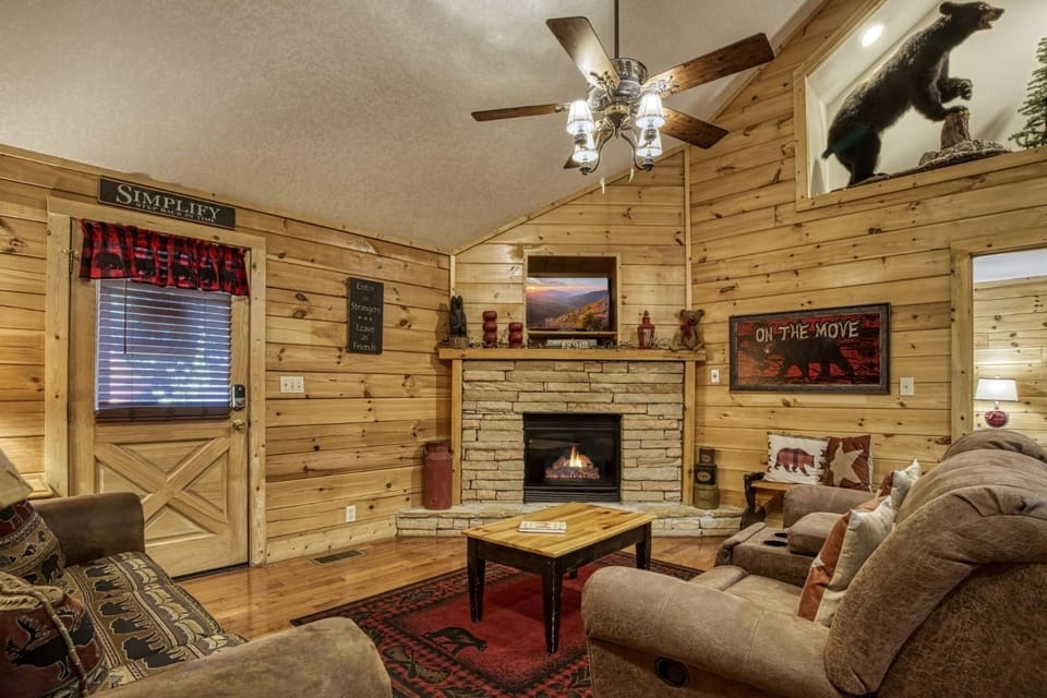 ER306- A Smoky Mountain Dream- Great location- Close to town cabin Cabin in Pigeon Forge