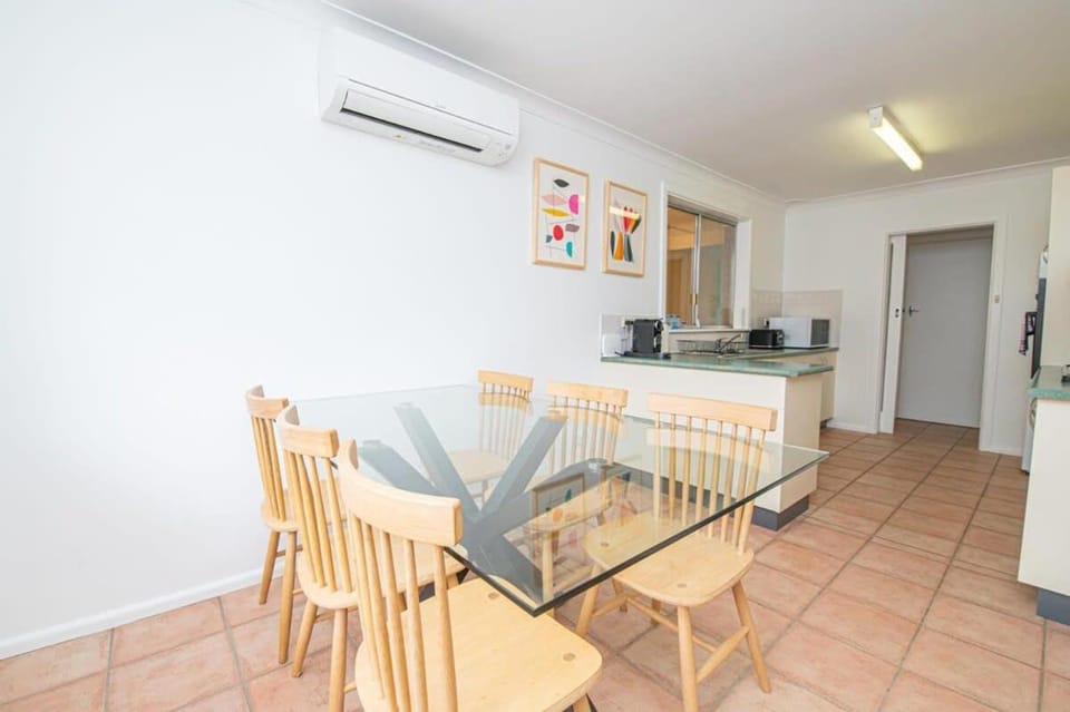 Cadogan House - Professionally Styled in CBD Villa in Orange