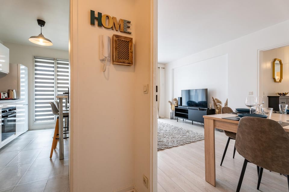 Dining area, kitchen