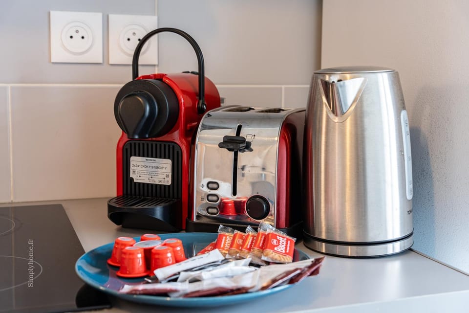 Coffee/tea facilities, toaster