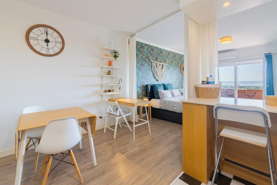 Cozy beach studio retreat near Lisbon with Sea View Apartment in Setubal District