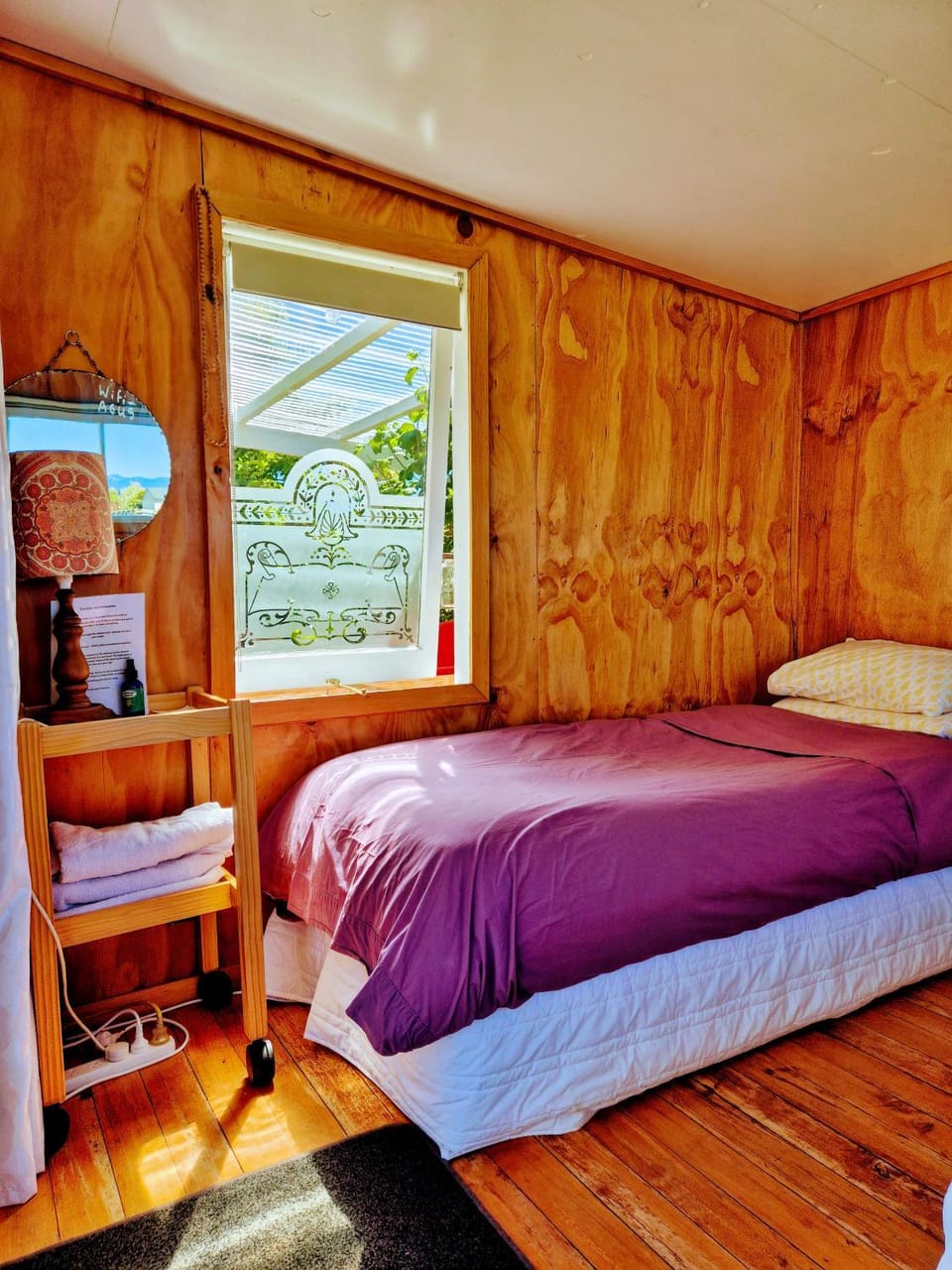 Delightful 1 bedroom tiny house, unique and memorable Apartment in West Coast