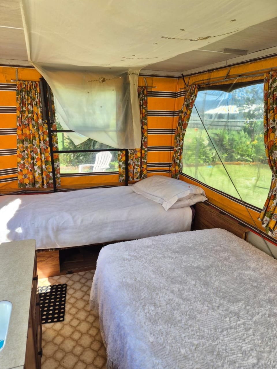 Delightful 1 bedroom tiny house, unique and memorable Apartment in West Coast