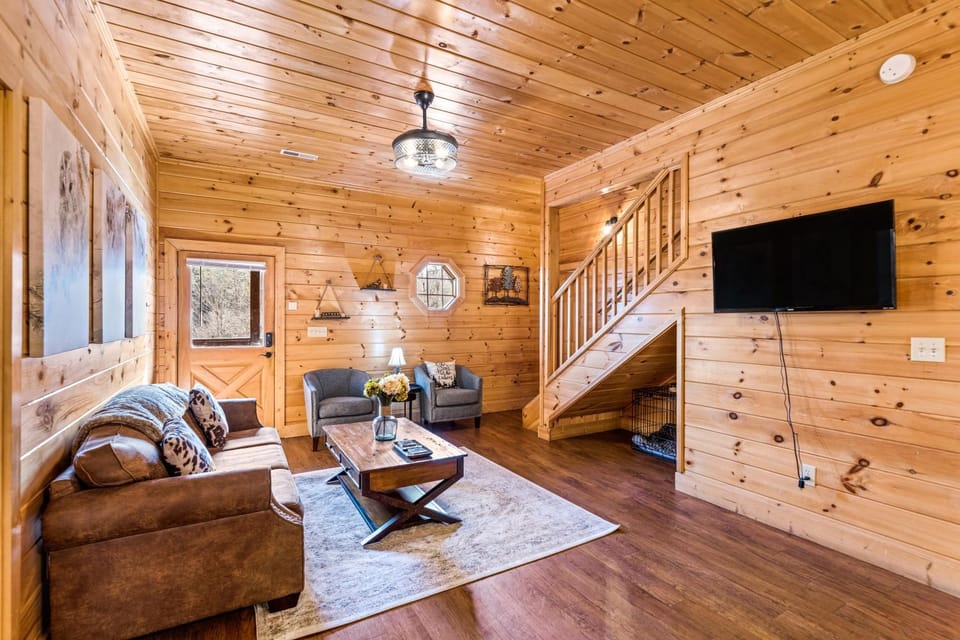 The Sly Fox - Recently Updated/ Ideal PF Location House in Pigeon Forge
