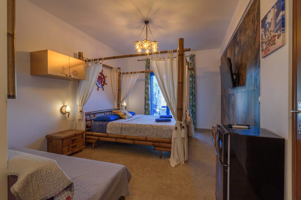 Bed, TV and multimedia, Photo of the whole room, Bedroom, towels