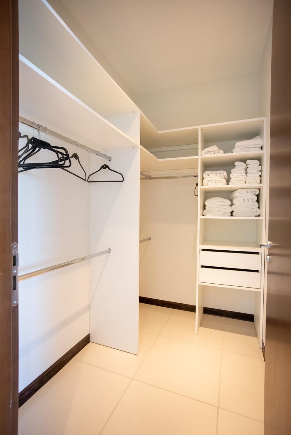 storage, towels, wardrobe