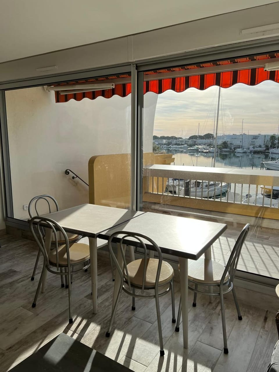 View (from property/room), Balcony/Terrace, Living room, Seating area, Dining area