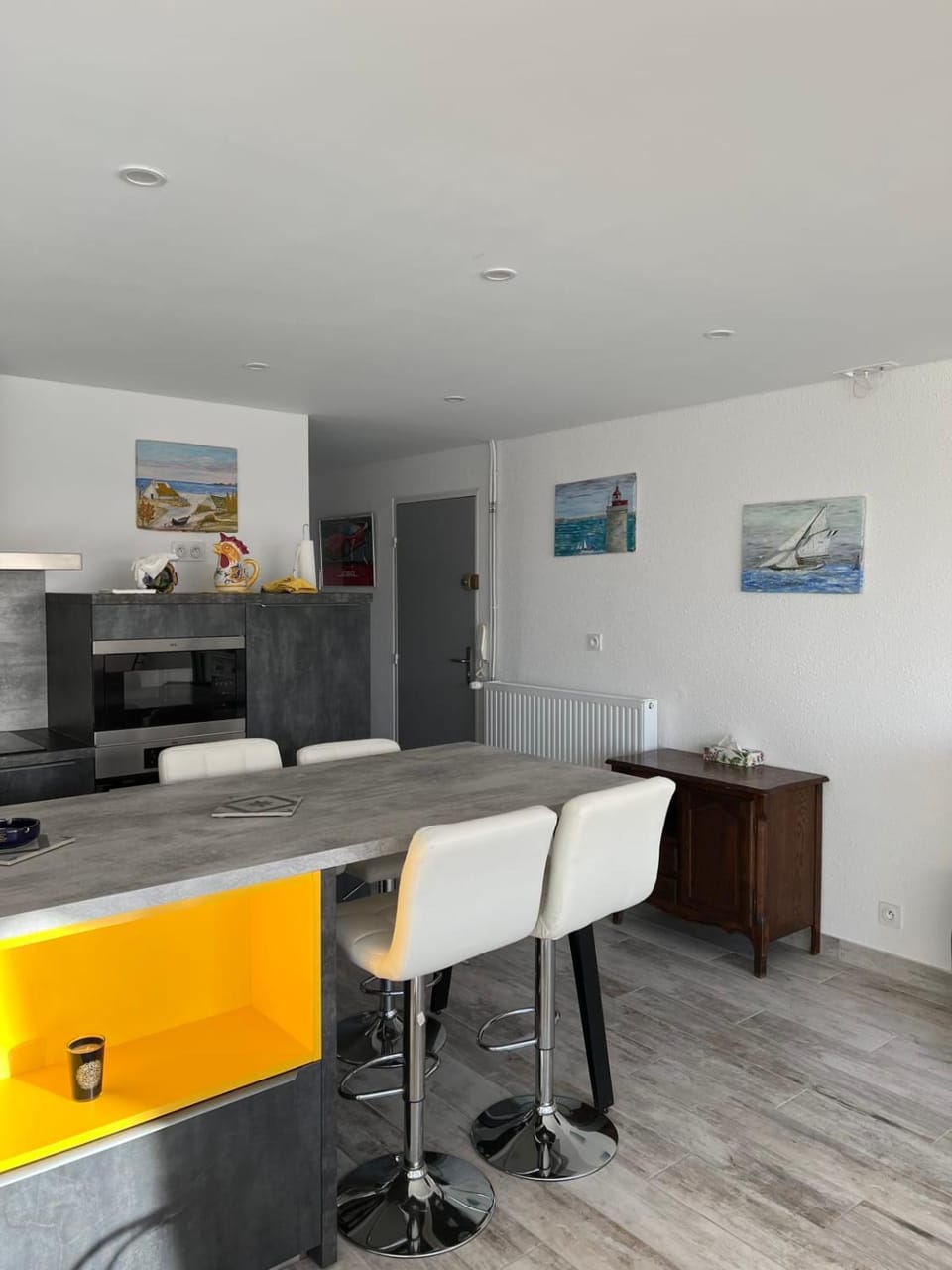 Kitchen or kitchenette, Dining area, oven, stove
