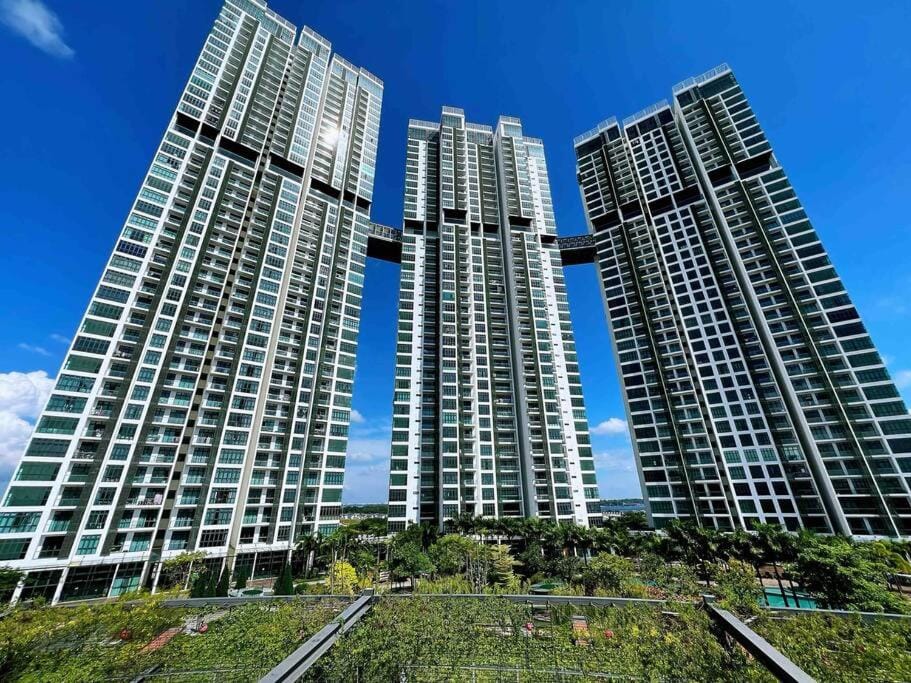 A2801 Green Haven 4Bedroom netflix100mbps By STAY Apartment in Johor